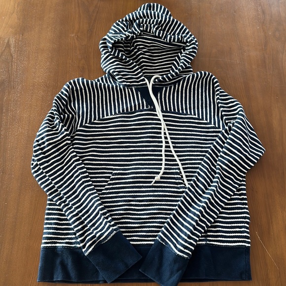 Women’s J.Crew Sweatshirt - Picture 4 of 7